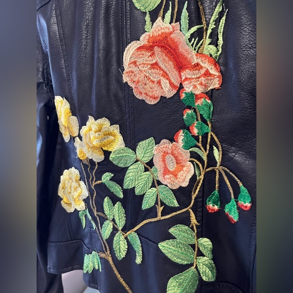 😎🌹Moto jacket embroidered S black faux leather🌹😎 - Picture 6 of 10